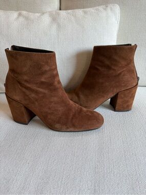 Stuart Weitzman cognac brown suede ankle boot size 7N
